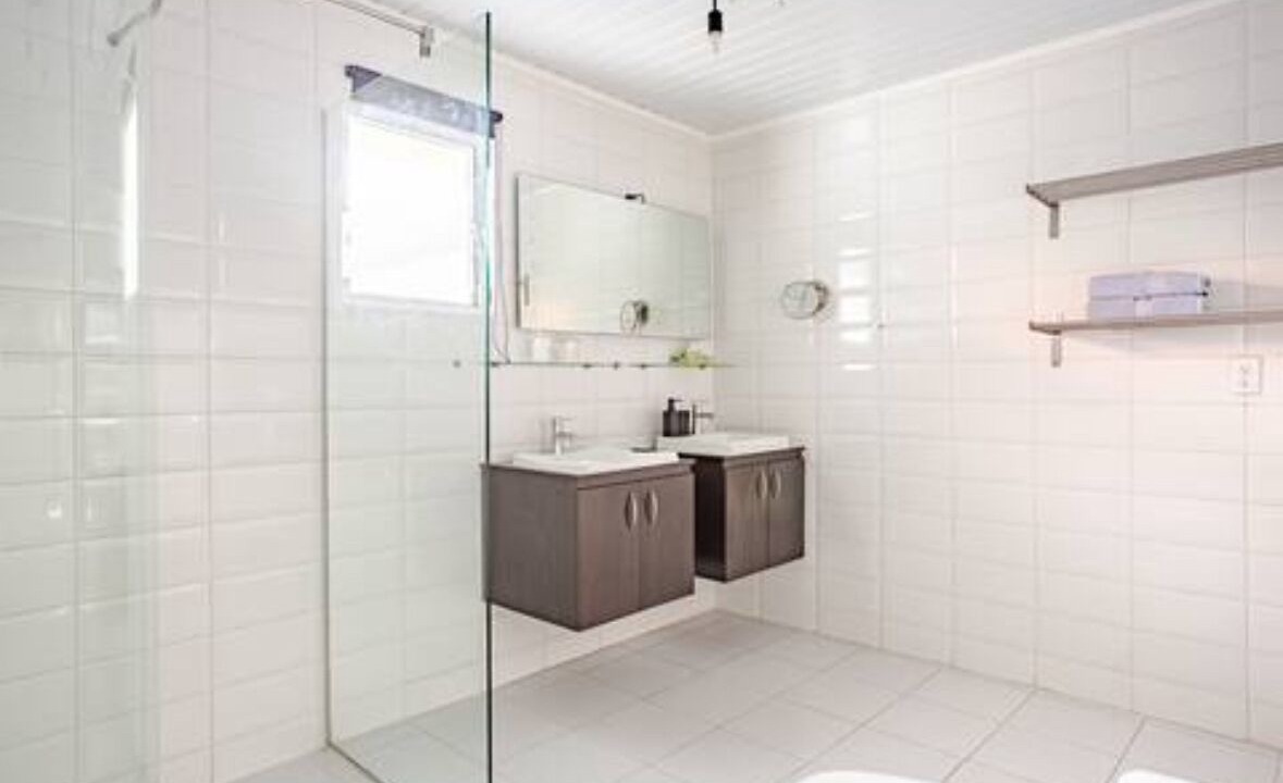 Photo of Bathroom in Oranjestad