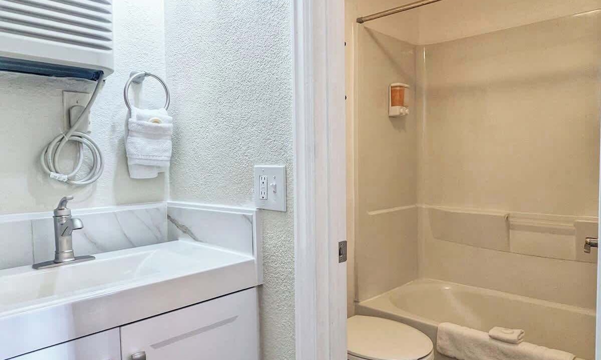 Photo of Bathroom in Manitou Springs Historic District