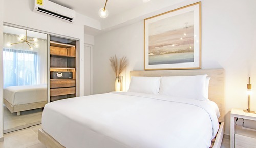Luxury Condo, 1 King Bed, Terrace