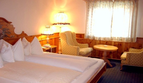 TIROL Hotel Deluxe