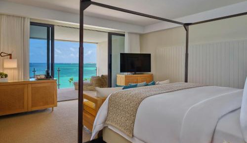 Oceanfront Deluxe King Room with Balcony