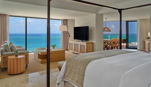 Junior King Suite with Balcony - Oceanfront