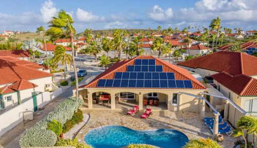 Four-Bedroom Apartment with Pool View