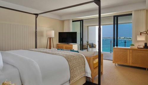 Deluxe King Room with Balcony and Ocean View