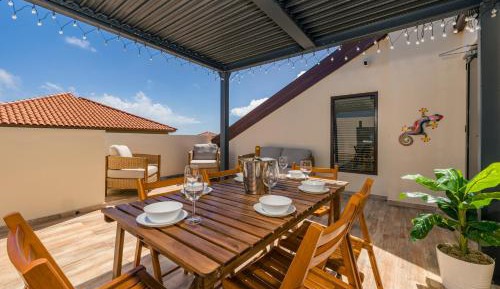 Four-Bedroom Apartment with Balcony 