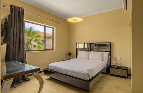 Gold Coast Villa | Amazing 4br3 5BA Villa w Private Pool Goldcoast