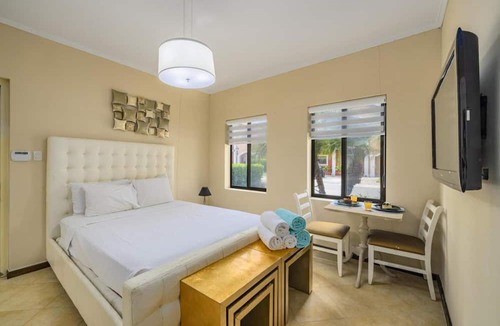 Gold Coast Villa | Amazing 4br3 5BA Villa w Private Pool Goldcoast