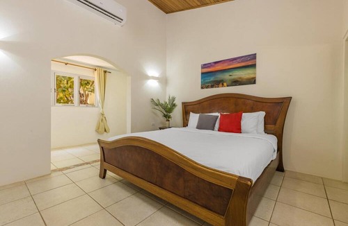 Arashi Villa | Deluxe Mansion Steps to Beach Pool Sea Views