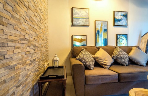 Boroncana Villa | Apartment With Charming Patio+ BBQ Near Beach! Free Util's
