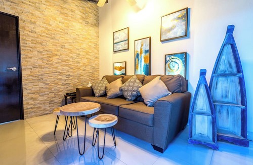 Boroncana Villa | Apartment With Charming Patio+ BBQ Near Beach! Free Util's