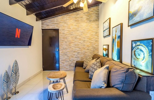 Boroncana Villa | Apartment With Charming Patio+ BBQ Near Beach! Free Util's