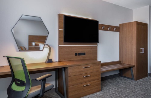 Cheyenne Meadows Hotel | Holiday Inn Express & Suites Colorado Springs South I-25 by IHG