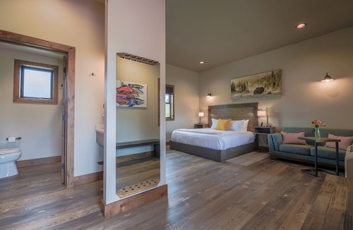 West Yellowstone Hotel | Golden Stone Inn