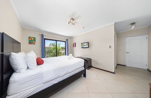 Gold Coast Villa | Gold Coast 4br4 5BA Villa w Privatepool Gym