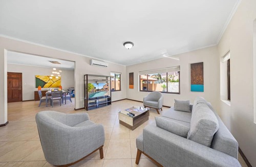 Gold Coast Villa | Gold Coast 4br4 5BA Villa w Privatepool Gym
