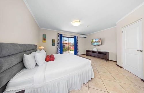 Gold Coast Villa | Gold Coast 4br4 5BA Villa w Privatepool Gym