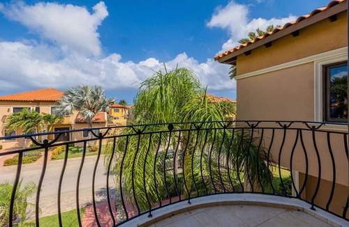 Gold Coast Villa | Gold Coast 4br4 5BA Villa w Privatepool Gym