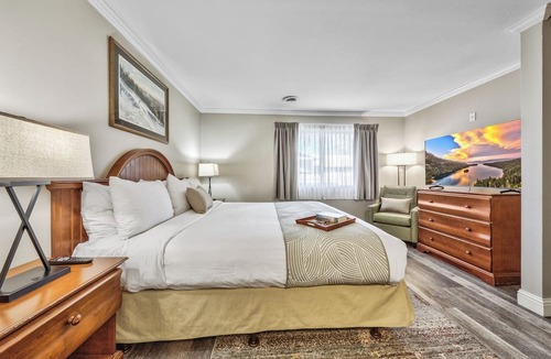 South Lake Tahoe Hotel | Indulge in Home-Like Comfort! Pet-friendly Property, Free Breakfast!
