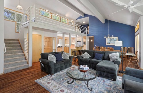Sunriver House | 1 Colonial- Primary Suites, Hot Tub, SHARC, A/C, Steps to Village & SHARC!