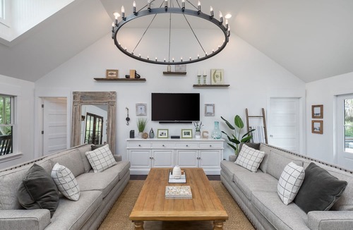Isle of Palms House | Sunny 5BR w/Saltwater Pool & 6-Seat Golf Cart Close to Beach