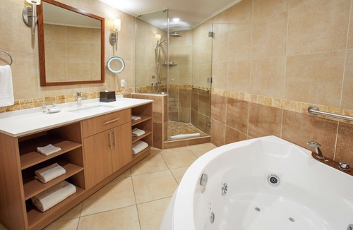 Palm Beach Hotel | This Place Has Everything for a Great Trip! Outdoor Pools, Free Parking!