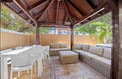 Gold Coast House | Beautiful 4 bedroom house in gold coast