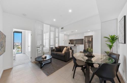 Fortitude Valley Apartment | Penthouse Sleeps 8 - CBD Views - Resort Pools- Games - Baby Stay