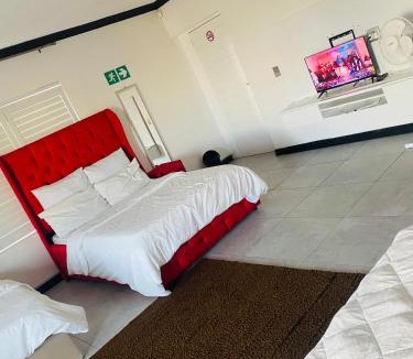 West Beach House | West Beach Queens and Kings Guest House