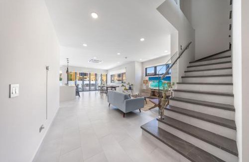 Gold Coast Villa | LUX 4BR and 3BA Villa with Pool Malmokweg 48 by Bocobay