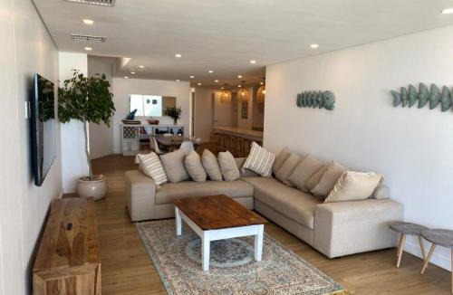 Umdloti Apartment | Sea La Vie - with Inverter