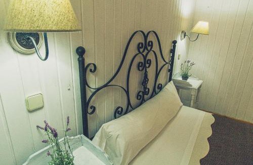 Miraflores de la Sierra Hotel | Hotel la Muñequilla
