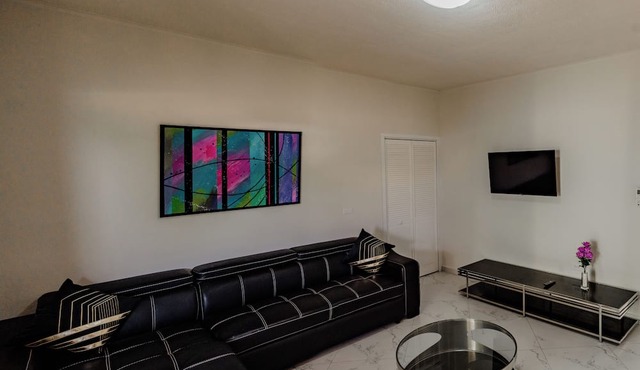 Charming 1-bedroom Apartment 2 km From Eagle Beach