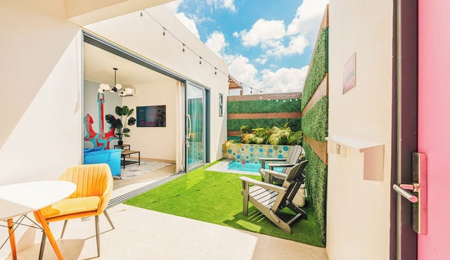 Privada Stays - Private Pools & Colorful-Chic Boutique Hotel