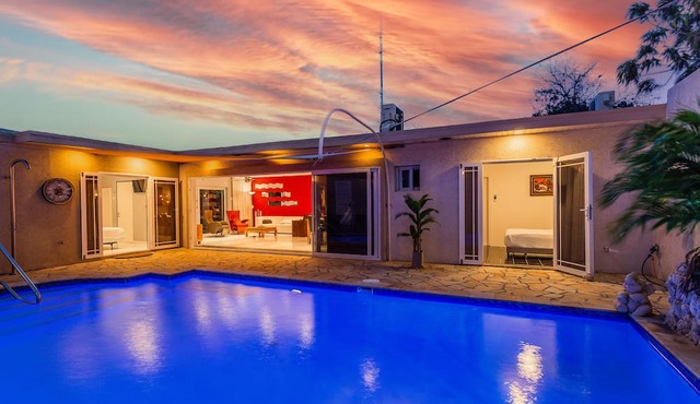 Large Villa w/Private Pool! Great Location + FREE Utilities