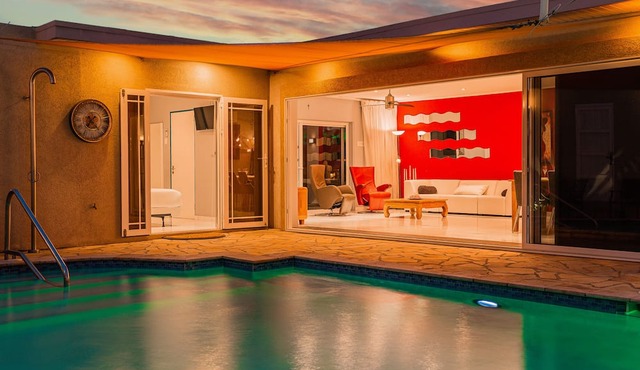 Large Villa With View! Private Pool Free Utilities!
