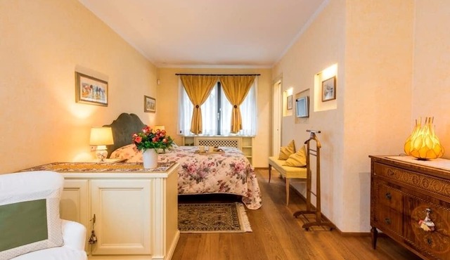Deluxe Charming Florentine VILLA in the City. PLUS