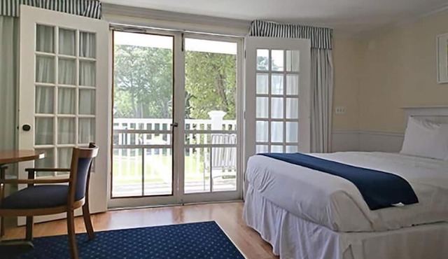 Colonial Inn in Harbor Springs