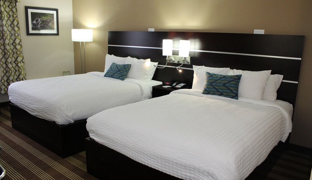 Clarion Inn & Suites Stroudsburg - Poconos