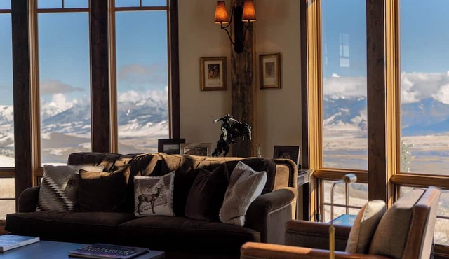 Experience Luxury in Nature: Private Lodge & Guest Home in Paradise Valley