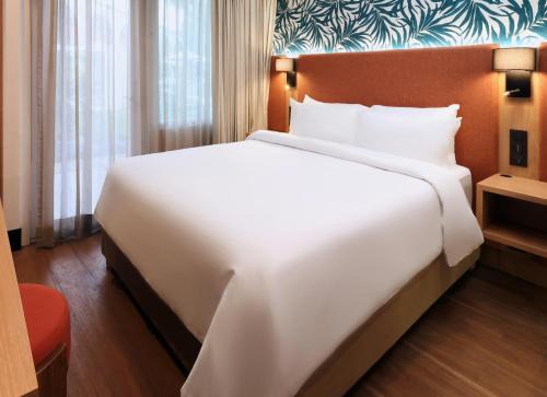 voco Surfside Aruba by IHG