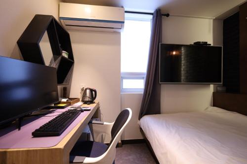 HIVE Hotel - formerly Hotel YOLO