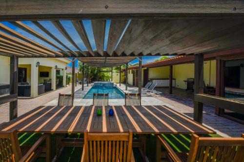New Listing Close To Beach Jacuzzi Villa
