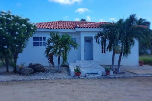 ~*Our Paradise*~ 3-bedroom home with a pool